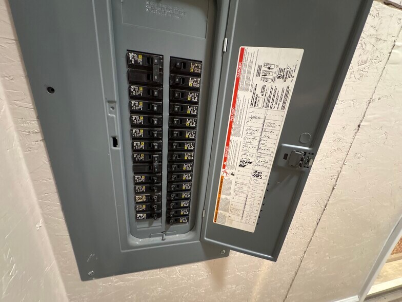 More Photos Of 707 Widewater Dr, Lafayette Industrial For Lease