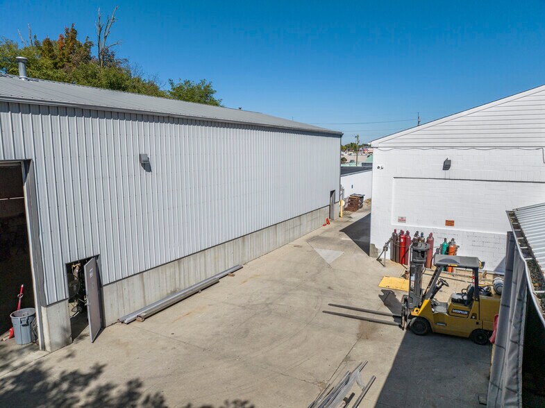More Photos Of 5095 Crookshank Rd, Cincinnati Light Manufacturing For Sale