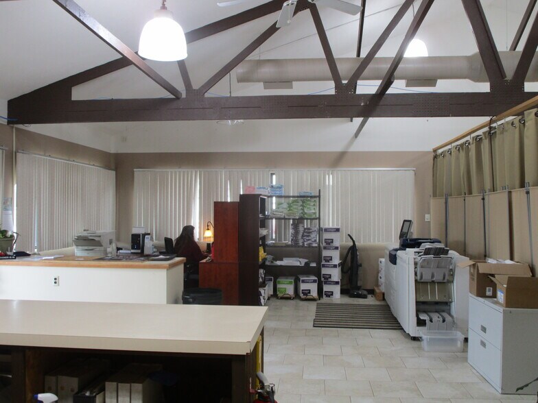 More Photos Of 2006 E Schulman Ave, Garden City General Retail For Lease