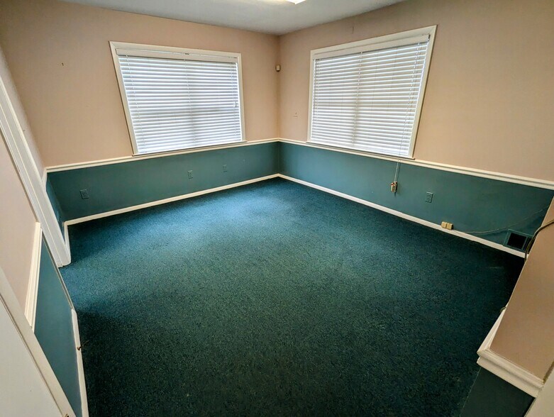 More Photos Of 1923 York Rd, Lutherville Timonium Office For Lease