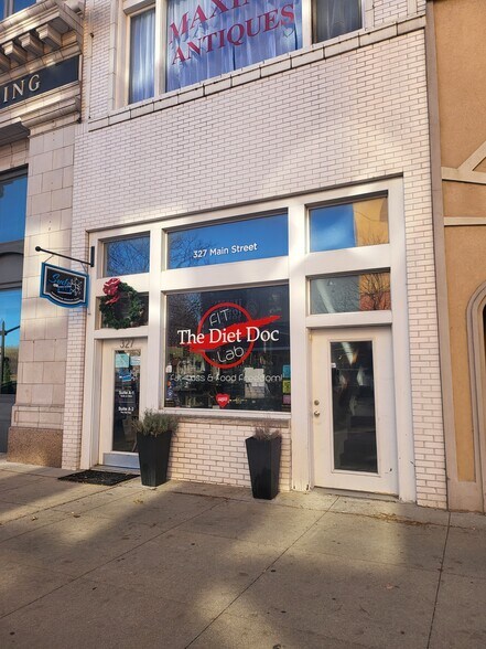 More Photos Of 327 Main St, Evansville Storefront For Sale