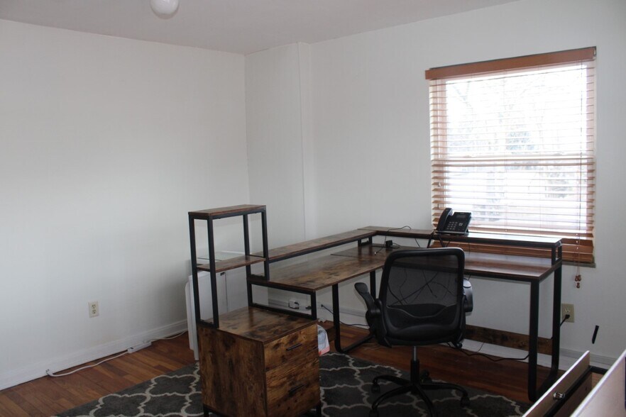 More Photos Of 867 High St, Worthington Office For Lease