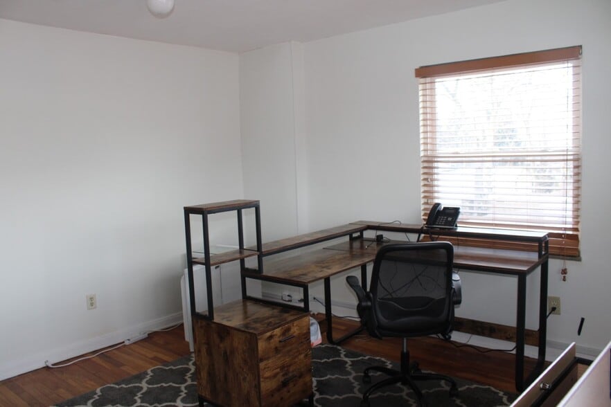 More Photos Of 867 High St, Worthington Office For Lease