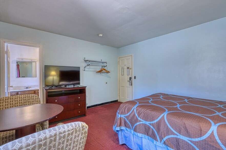 More Photos Of 726 S Highway 35, Saint Croix Falls Hotel For Sale