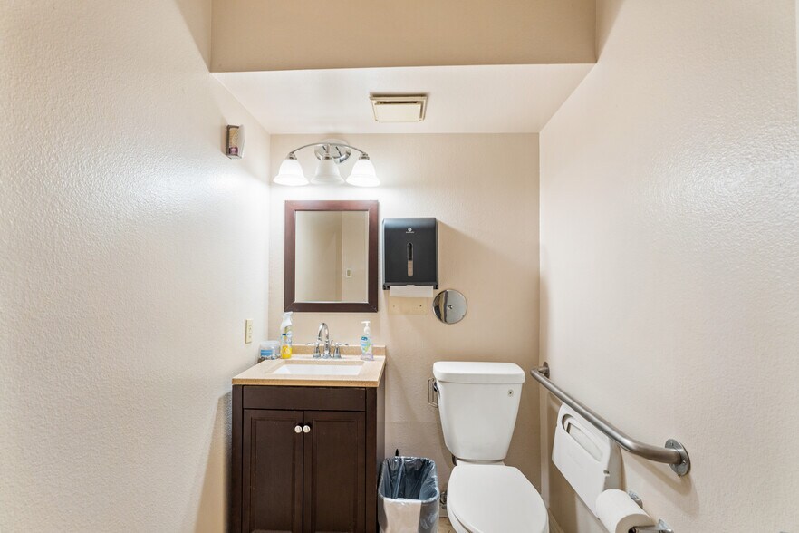 More Photos Of 2701-2715 Saturn St, Brea Light Distribution For Sale