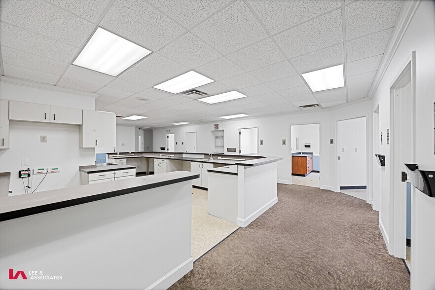 More Photos Of 1776 Old Spring House Ln, Dunwoody Medical For Lease