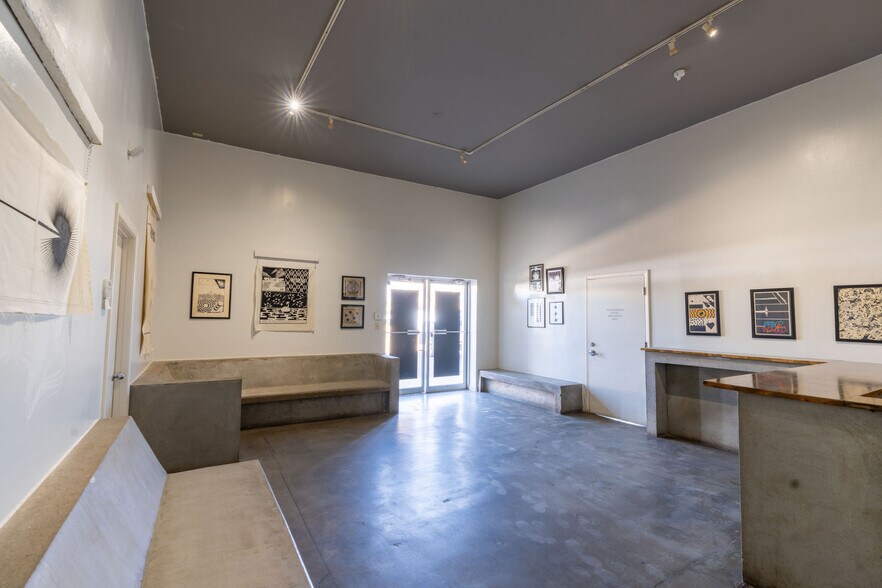 More Photos Of 601 W San Antonio St, Marfa Showroom For Sale