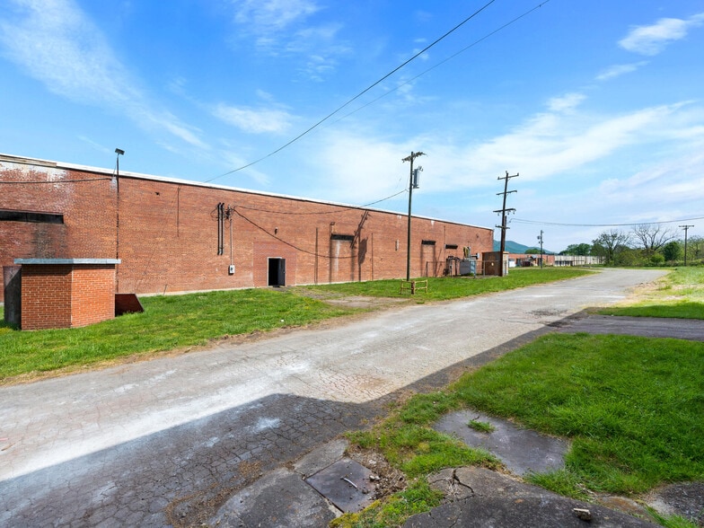 More Photos Of 1 Water St, Old Fort Distribution For Lease