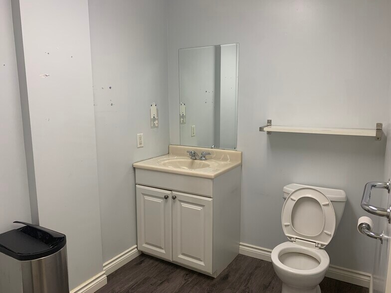 More Photos Of 356-358 Main St E, Hamilton Storefront Retail Residential For Lease