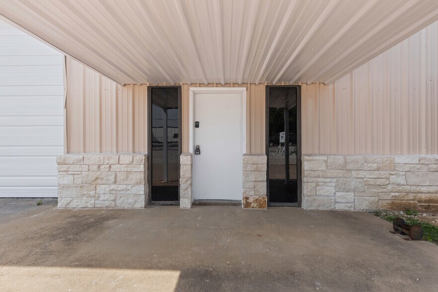 More Photos Of 4715 Turner Warnell Rd, Arlington Warehouse For Sale