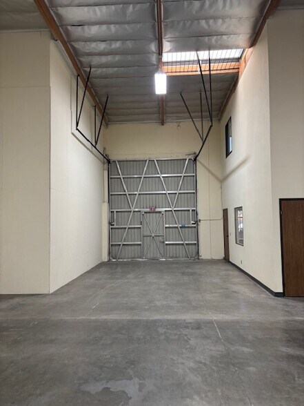 More Photos Of 11135 E Rush St, South El Monte Manufacturing For Lease