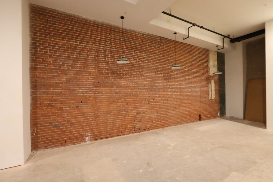 More Photos Of 915 Liberty Ave, Pittsburgh Apartments For Lease