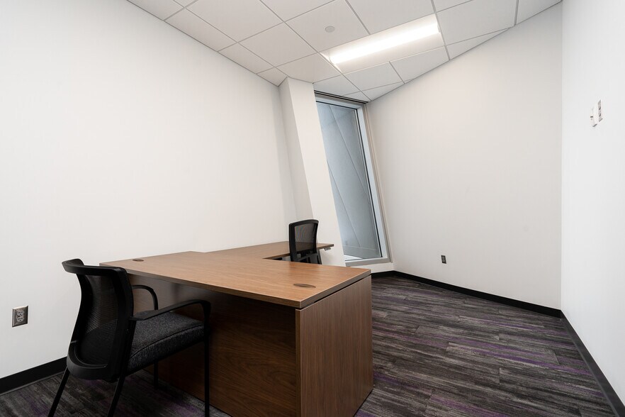 More Photos Of 2685 Vikings Cir, Eagan Office For Lease