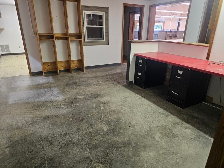 More Photos Of 804 N Union St, Mauston Freestanding For Lease