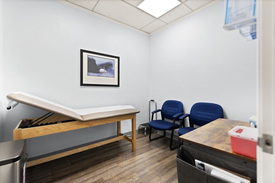 More Photos Of 725 S Main St, London Medical For Sale