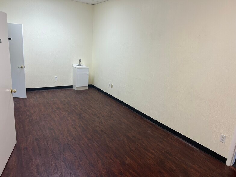 More Photos Of 4740-4780 US Highway 19, New Port Richey Unknown For Lease