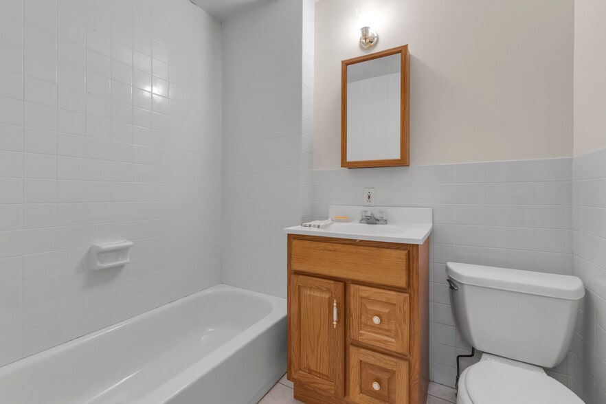 More Photos Of 322 Jericho Tpke, Floral Park Storefront Retail Residential For Sale