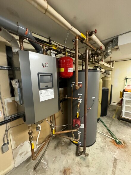 More Photos Of 725 Gibralter St, Norfolk Flex For Sale