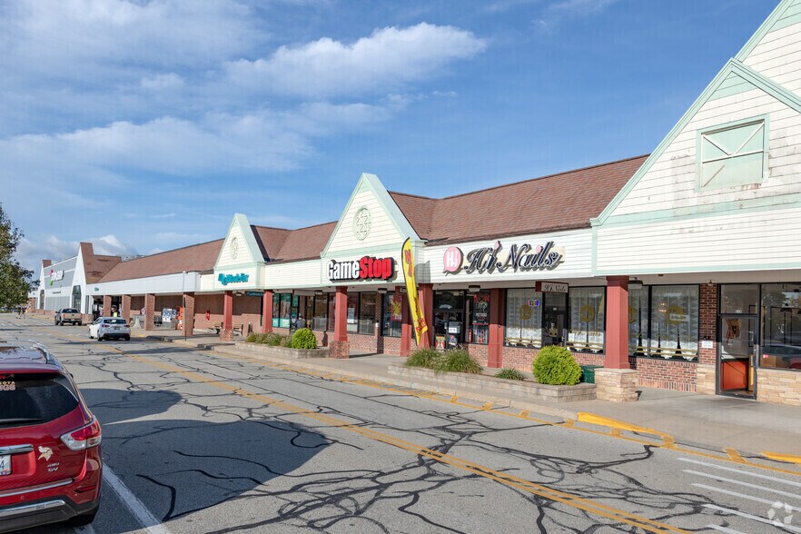 More Photos Of 300 Quaker Ln, Warwick Unknown For Lease