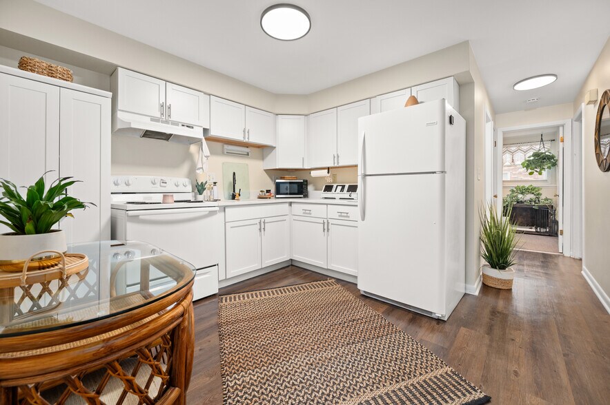 More Photos Of 1066 S Cross St, Sycamore Apartments For Sale