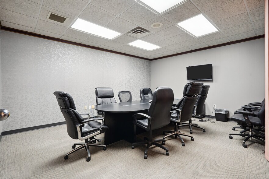 More Photos Of 512 Jefferson Street, Waterloo Office Residential For Sale