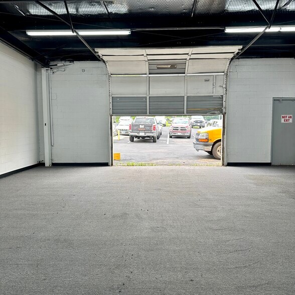 More Photos Of 3215-3235 S Southwest Loop 323, Tyler Unknown For Lease