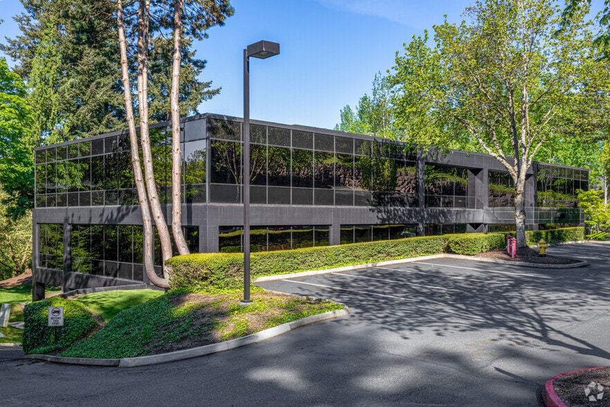 More Photos Of 4010 Lake Washington Blvd NE, Kirkland Unknown For Lease