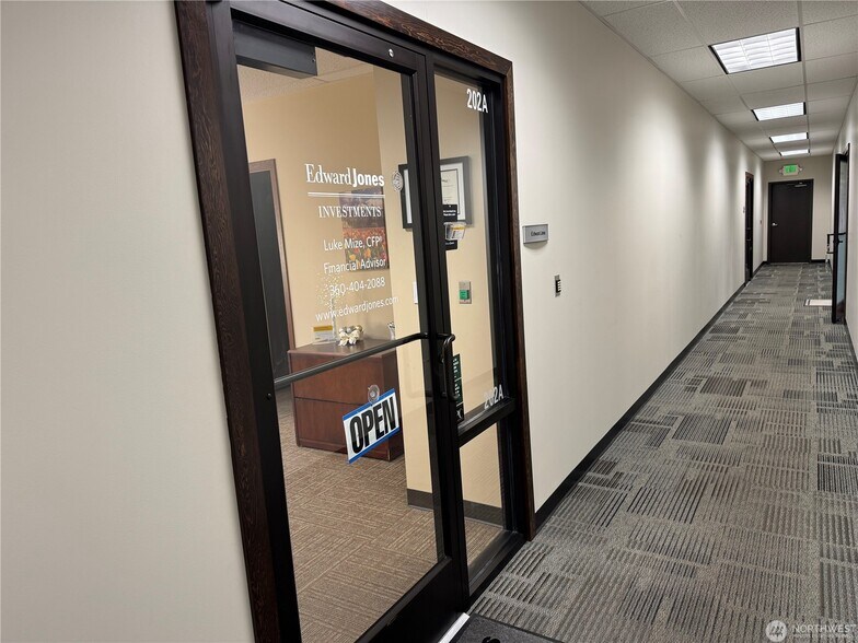 More Photos Of 325 E George Hopper Rd, Burlington Office For Sale