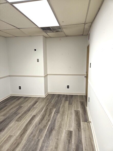 More Photos Of 5 S Carlisle St, Greencastle General Retail For Lease
