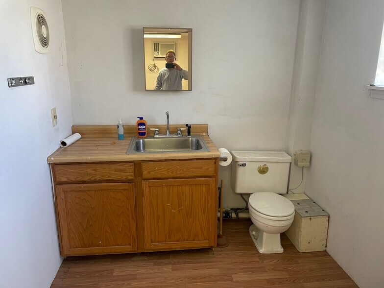 More Photos Of 40 W Monroe St, Latrobe Warehouse For Lease