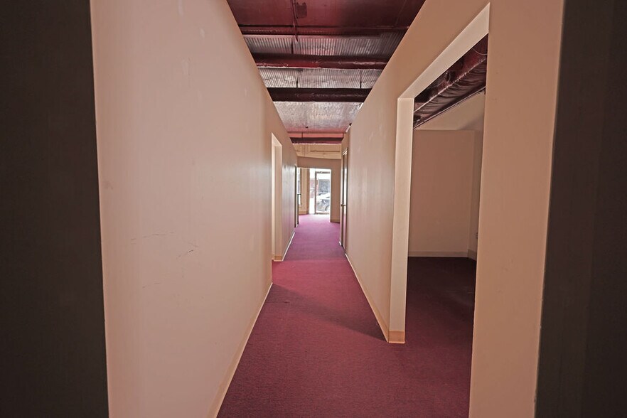 More Photos Of 303 E Main St, Humble Office For Lease