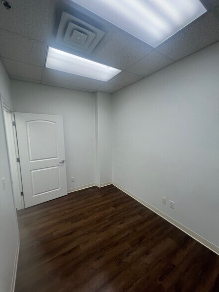 More Photos Of 5230 Willow Creek Dr, Springdale Medical For Lease