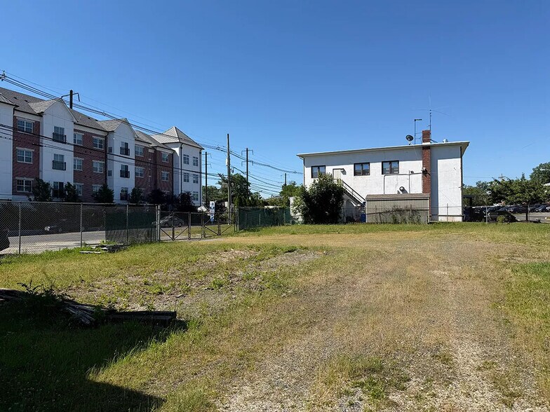 Primary Photo Of 425 Lincoln Hwy, Iselin Flex For Sale
