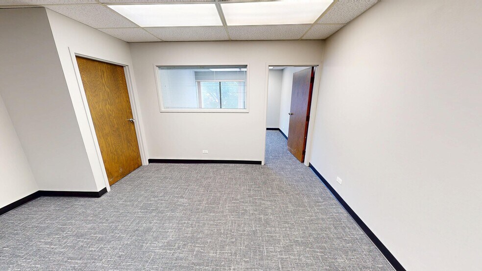 More Photos Of 805-815 E Rand Rd, Arlington Heights Unknown For Lease