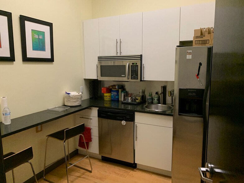 More Photos Of 8810 Commodity Cir, Orlando Showroom For Sale