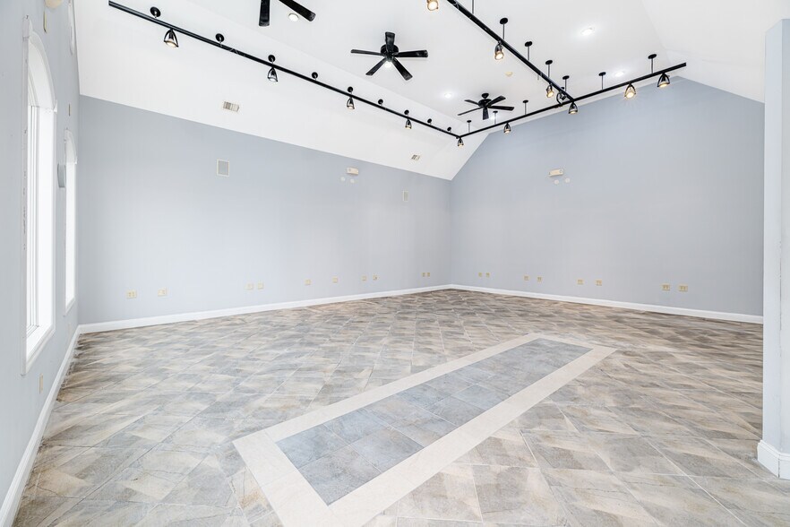 More Photos Of 137 Rutherford Ave, Franklin General Retail For Lease