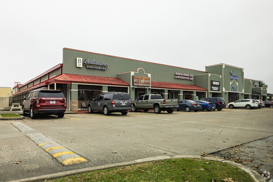 More Photos Of 117-133 W Parkwood Ave, Friendswood Unknown For Lease