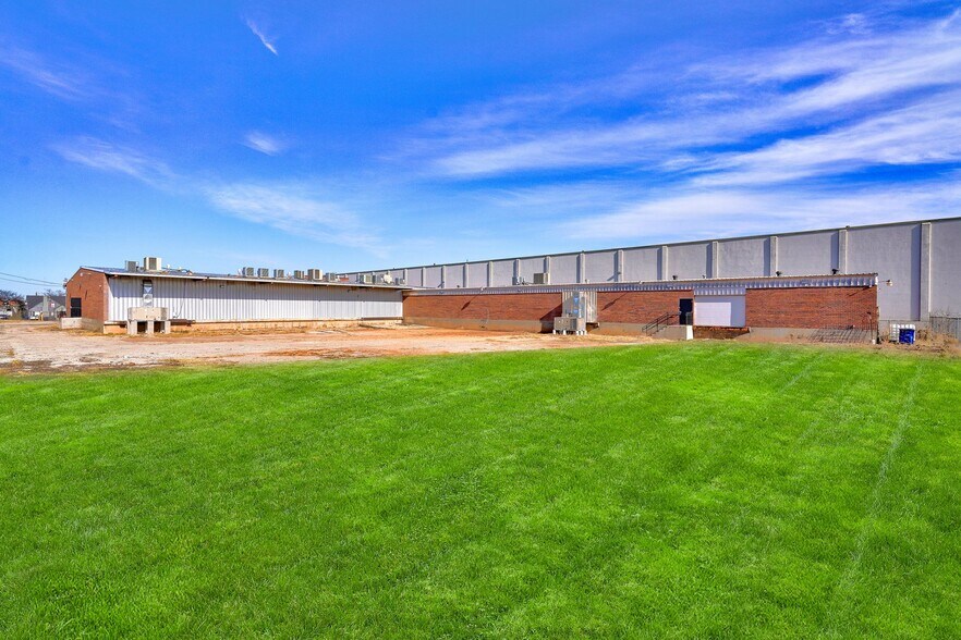 More Photos Of 36 NE 36th St, Oklahoma City Manufacturing For Lease