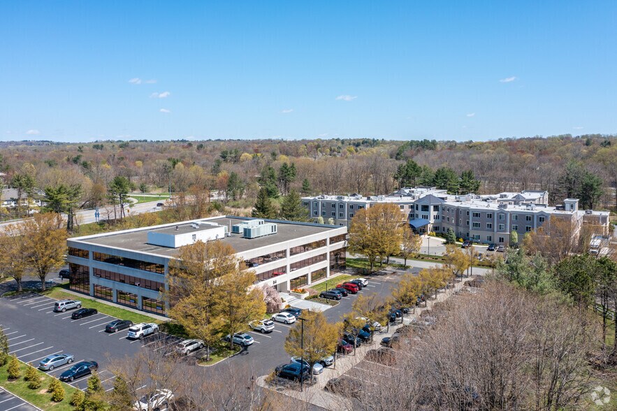 More Photos Of 84 Business Park Dr, Armonk Office For Lease