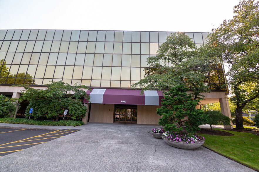 More Photos Of 6950 SW Hampton St, Tigard Office For Lease