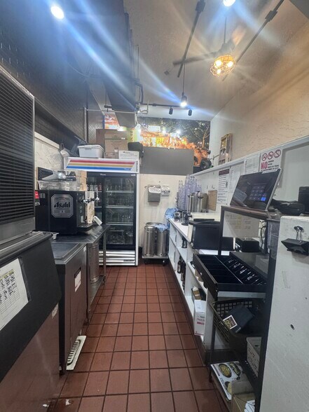 More Photos Of 1601 Sawtelle Blvd, Los Angeles Storefront Retail Office For Lease