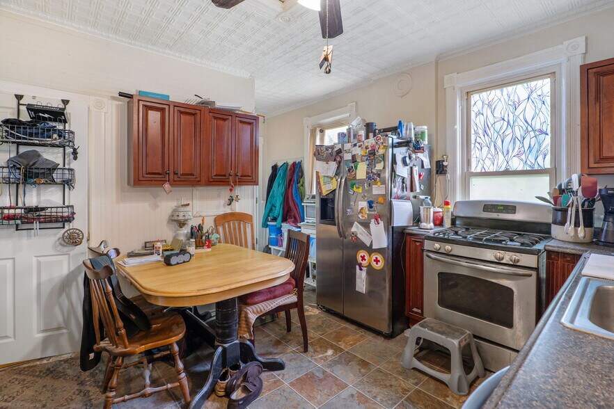 More Photos Of 462-470 2nd Ave, Troy Storefront Retail Residential For Sale