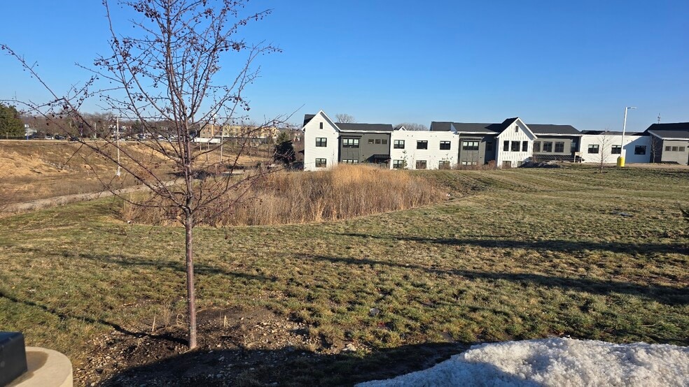 More Photos Of 147 West End Cir, Verona Freestanding For Lease