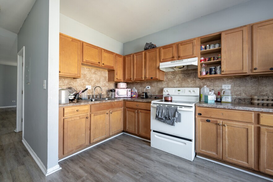 More Photos Of 6938 S Clyde Ave, Chicago Apartments For Sale