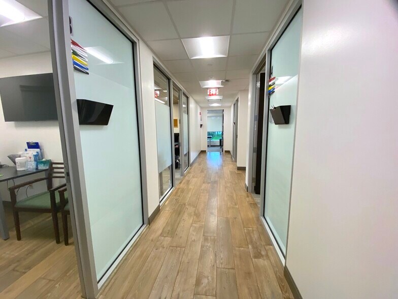 More Photos Of 1105-1129 Saxon Blvd, Orange City Office For Sale