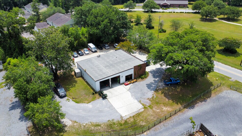 More Photos Of 421 E 5th North St, Summerville Industrial For Lease
