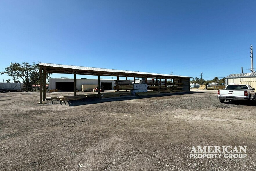 More Photos Of 5611 15th St E, Bradenton Freestanding For Lease