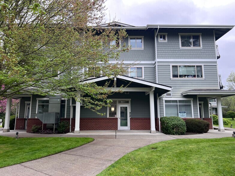 More Photos Of 4759-4779 Lynwood Center Rd NE, Bainbridge Island Apartments For Lease