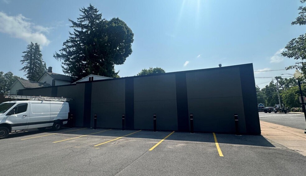 More Photos Of 60 State St, Phoenix Freestanding For Sale