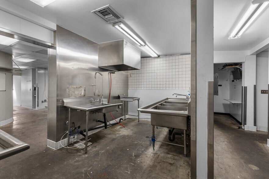 More Photos Of 310-315 S Robertson Blvd, Los Angeles Storefront For Lease